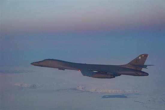 美军B1B轰炸机飞越北极赴欧“远程拉练”。（图源：美国空军官网）
